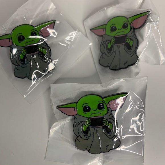 🎉BOGO🎉 The Child (Mandalorian) Pin - Picture 3 of 3